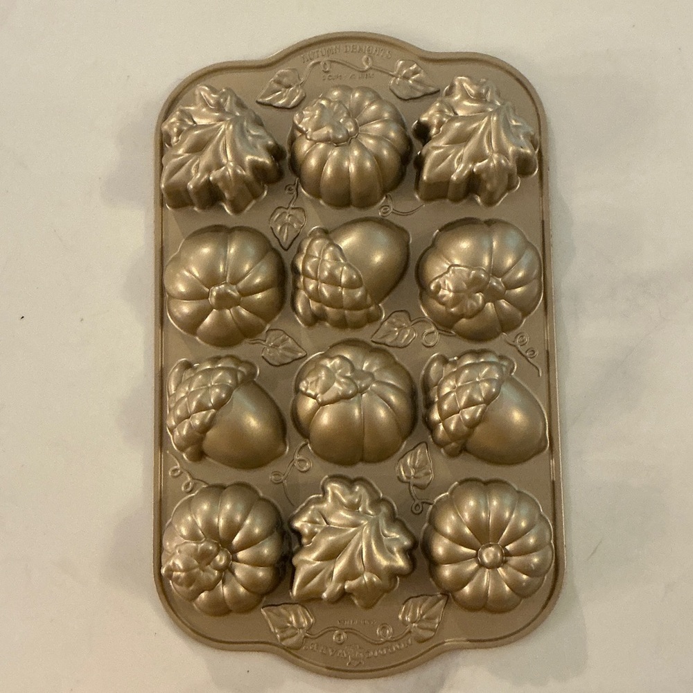 Nordic Ware Autumn Cakelet Pan - Gold